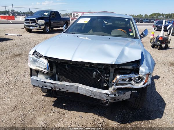 2012 CHRYSLER 300 LIMITED — I6
