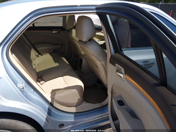 2012 CHRYSLER 300 LIMITED — I8