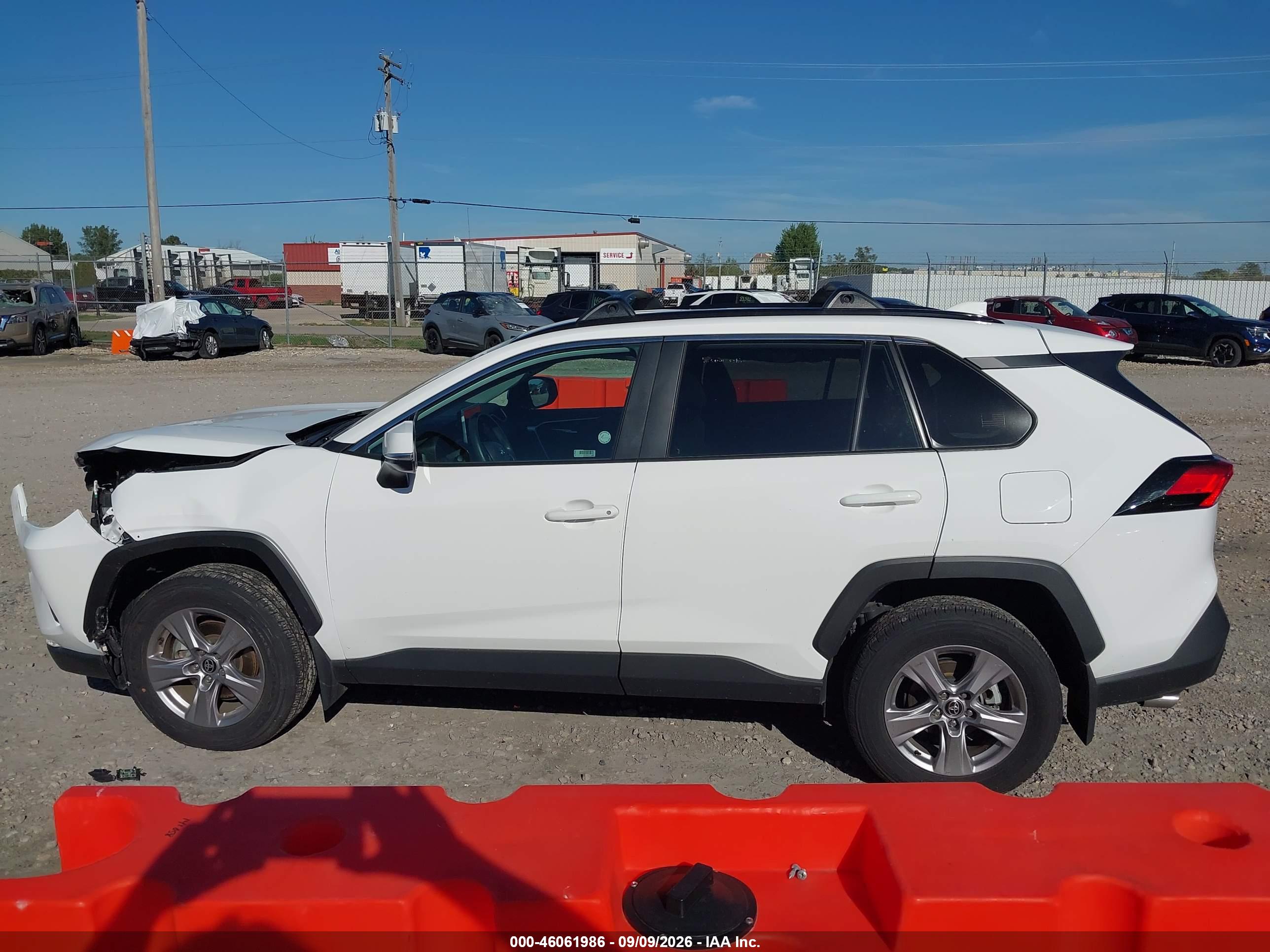 2025 TOYOTA RAV4 XLE
