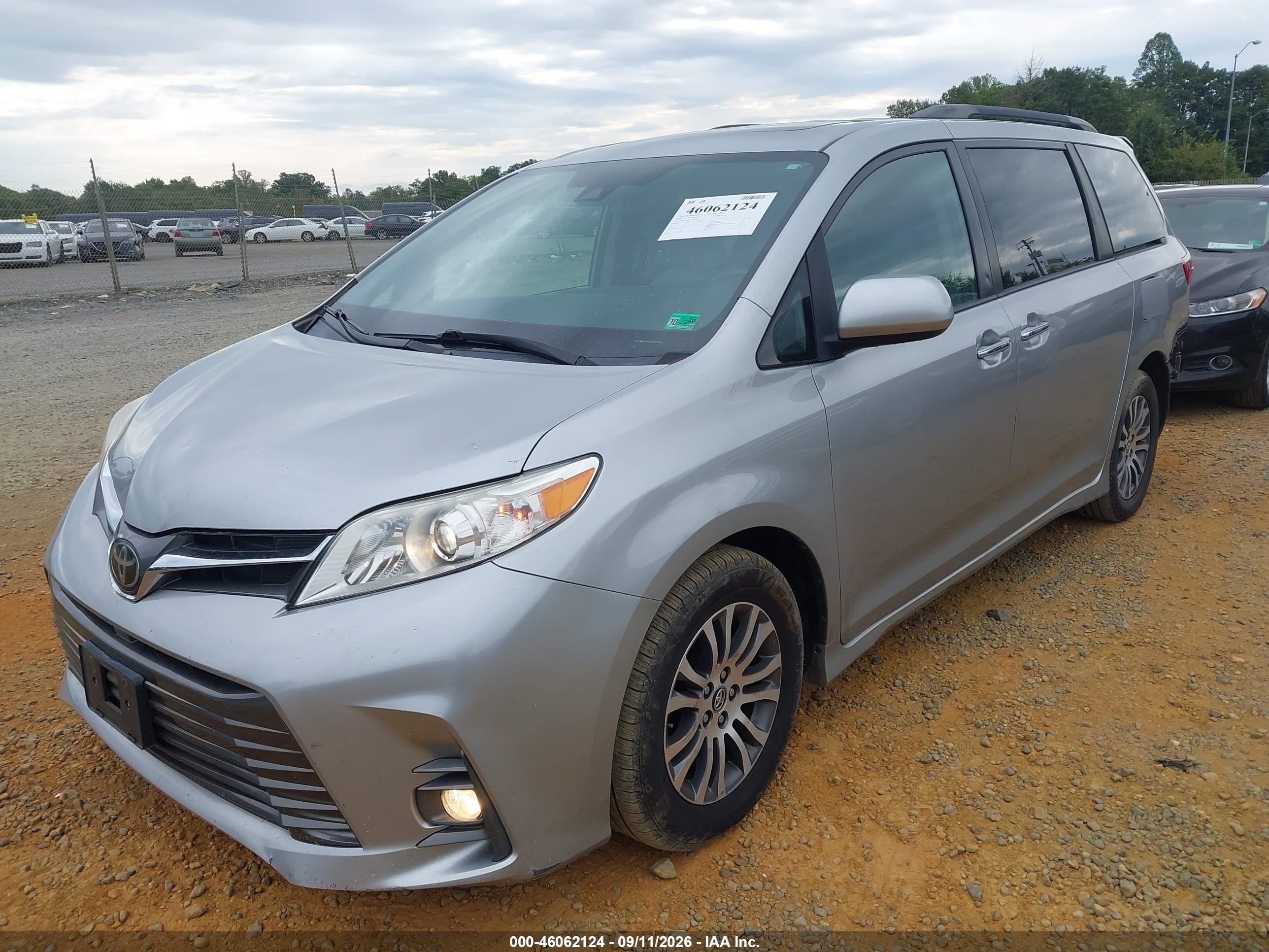 2020 TOYOTA SIENNA XLE PREMIUM — I2