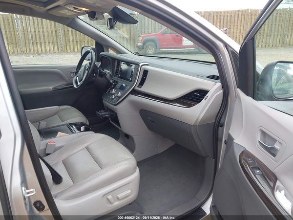2020 TOYOTA SIENNA XLE PREMIUM — I5