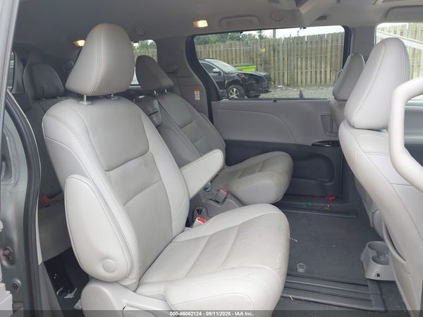 2020 TOYOTA SIENNA XLE PREMIUM — I8