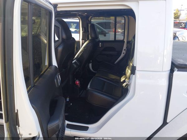 2020 JEEP GLADIATOR OVERLAND 4X4 — I8