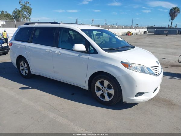 2015 TOYOTA SIENNA LE 8 PASSENGER — I1