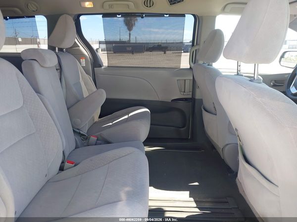2015 TOYOTA SIENNA LE 8 PASSENGER — I8