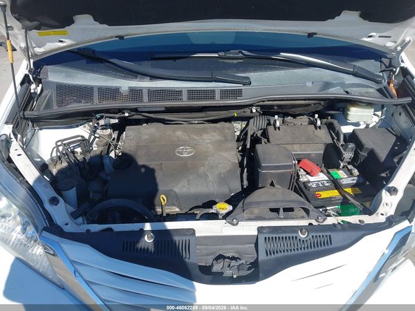 2015 TOYOTA SIENNA LE 8 PASSENGER — I10
