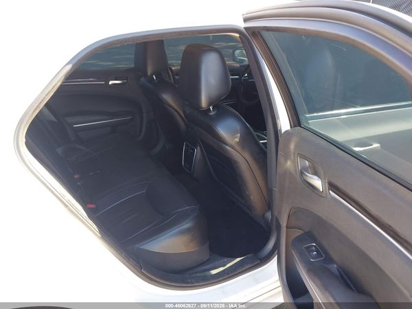2016 CHRYSLER 300 LIMITED — I8