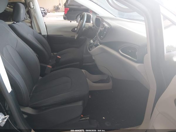 2017 CHRYSLER PACIFICA TOURING — I5