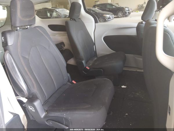 2017 CHRYSLER PACIFICA TOURING — I8