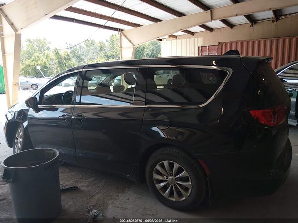 2017 CHRYSLER PACIFICA TOURING — I117