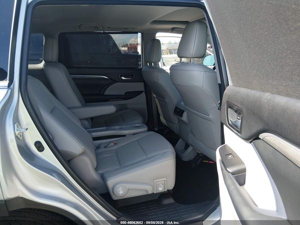 2018 TOYOTA HIGHLANDER LIMITED — I8