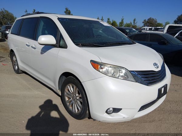 2017 TOYOTA SIENNA XLE 8 PASSENGER — I1