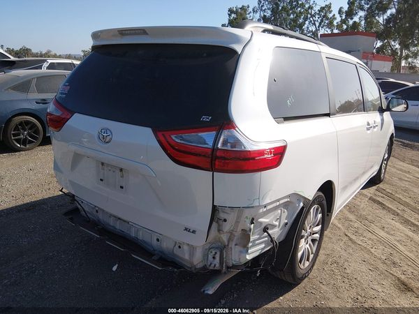 2017 TOYOTA SIENNA XLE 8 PASSENGER — I4
