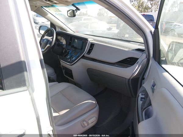 2017 TOYOTA SIENNA XLE 8 PASSENGER — I5