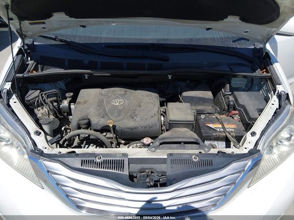 2017 TOYOTA SIENNA XLE 8 PASSENGER — I10