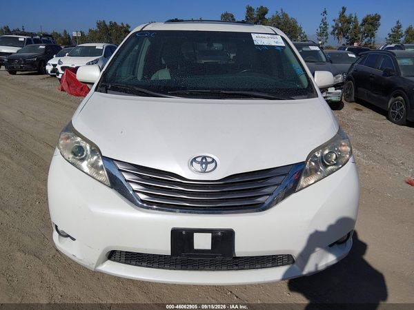 2017 TOYOTA SIENNA XLE 8 PASSENGER — I115