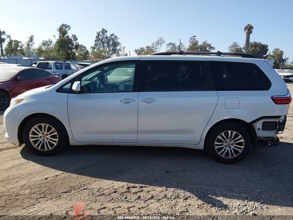 2017 TOYOTA SIENNA XLE 8 PASSENGER — I117