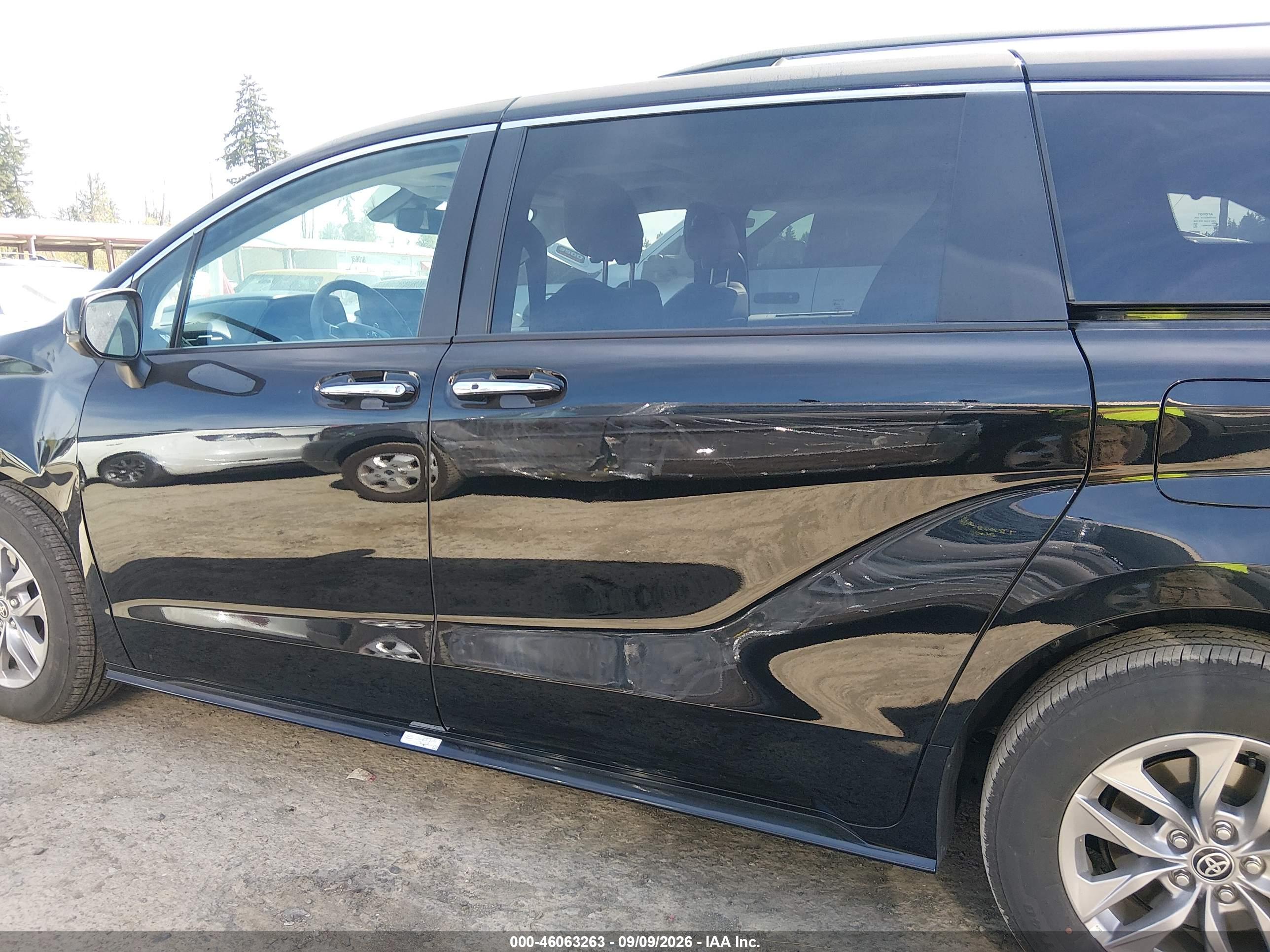 2026 TOYOTA SIENNA XLE