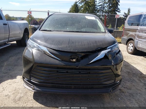 2026 TOYOTA SIENNA XLE