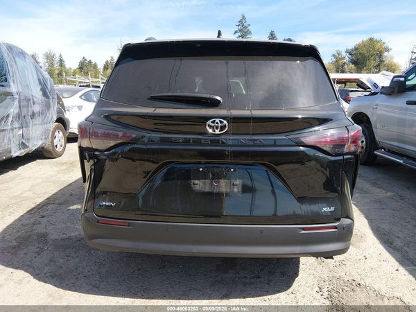 2026 TOYOTA SIENNA XLE