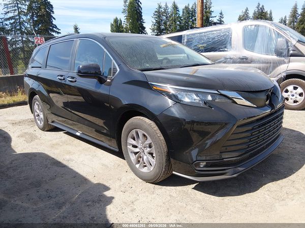 2026 TOYOTA SIENNA XLE