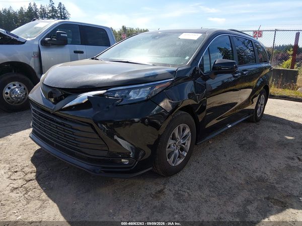 2026 TOYOTA SIENNA XLE