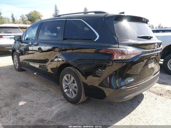 2026 TOYOTA SIENNA XLE