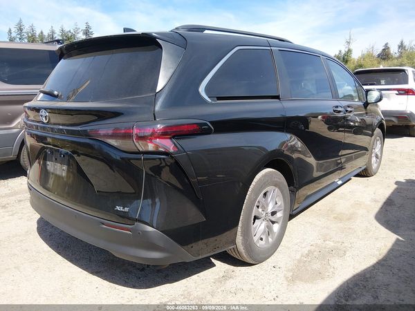 2026 TOYOTA SIENNA XLE