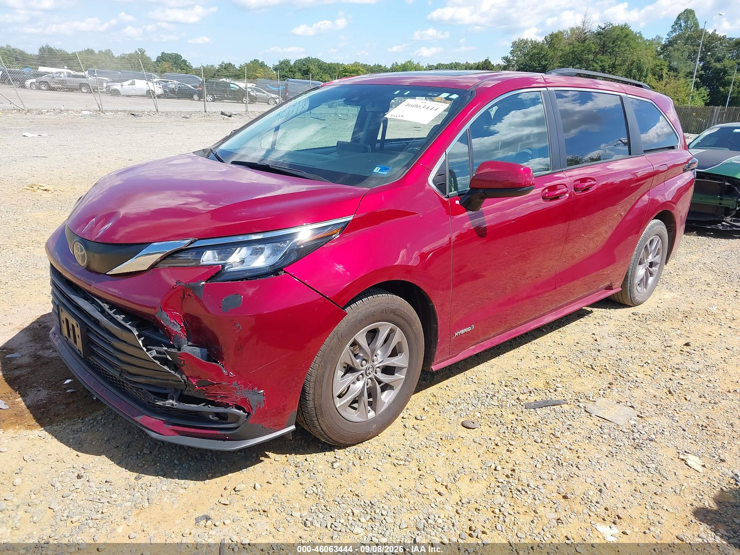 2021 TOYOTA SIENNA LE — I2