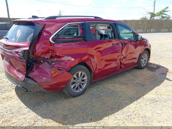 2021 TOYOTA SIENNA LE — I4