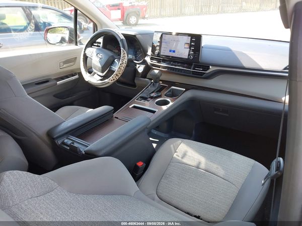 2021 TOYOTA SIENNA LE — I5
