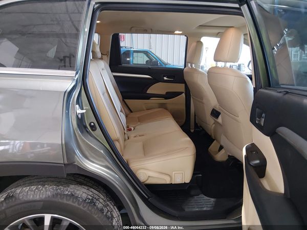 2019 TOYOTA HIGHLANDER XLE — I8