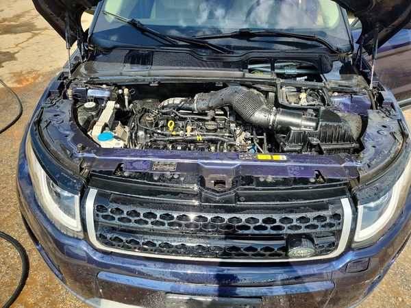 2016 LAND ROVER RANGEROVER SE — Engine bay