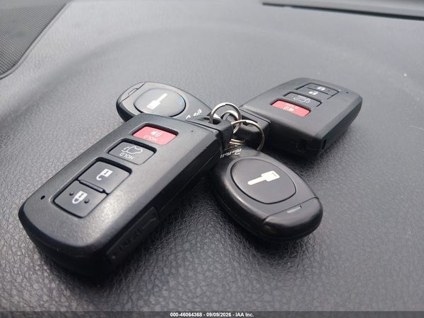 2016 TOYOTA RAV4 SE — I11