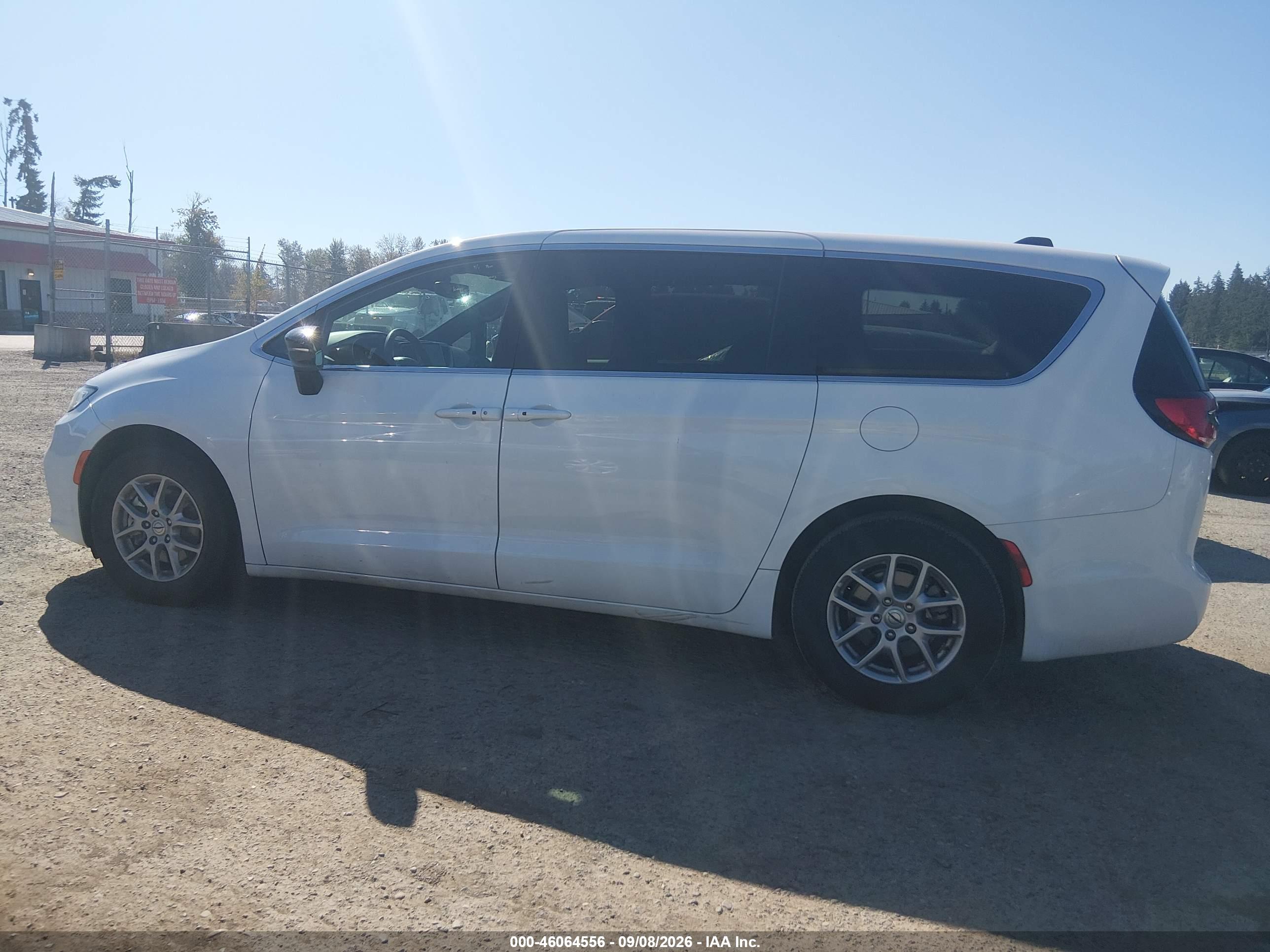 2025 CHRYSLER PACIFICA SELECT