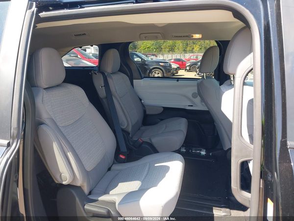 2026 TOYOTA SIENNA LE
