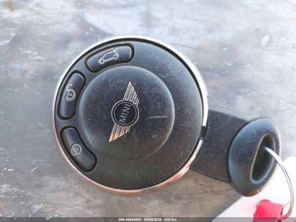 2016 MINI COUNTRYMAN COOPER S — I11