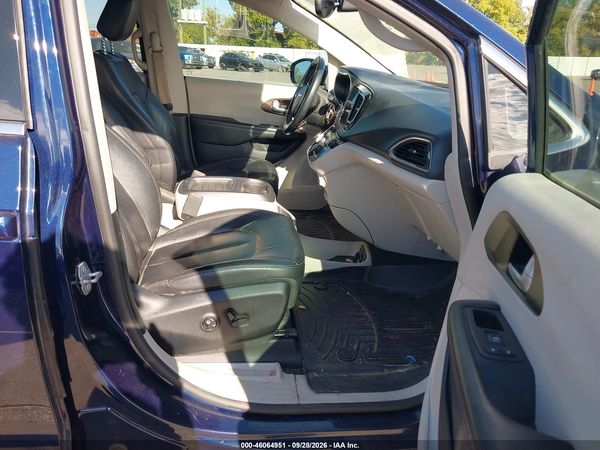 2017 CHRYSLER PACIFICA TOURING-L PLUS — I5