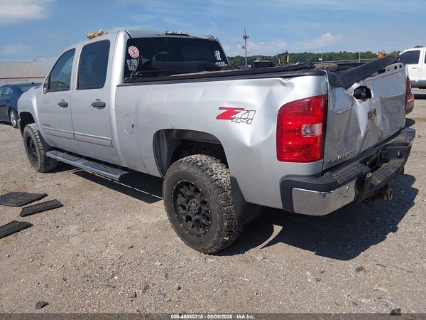 2013 CHEVROLET SILVERADO 3500HD LT — I3