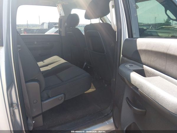2013 CHEVROLET SILVERADO 3500HD LT — I8