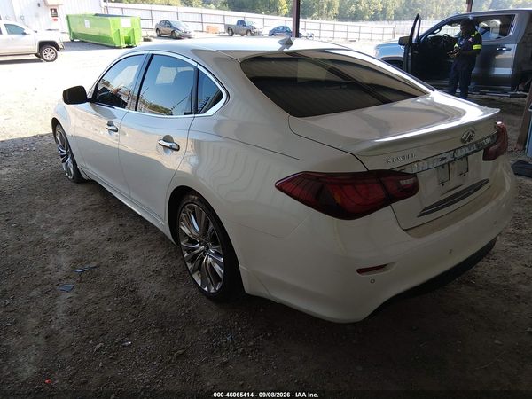 2019 INFINITI Q70 3.7 LUXE — I3