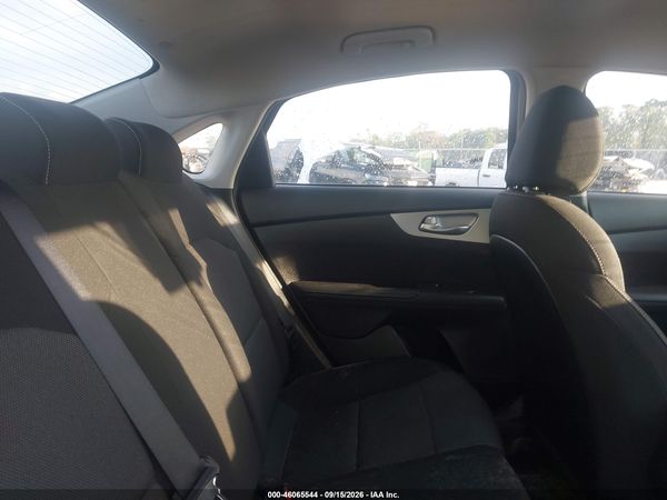 2023 KIA FORTE LXS — I8