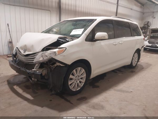 2014 TOYOTA SIENNA — I2