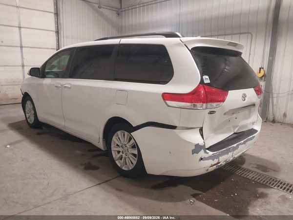 2014 TOYOTA SIENNA LTD — I3