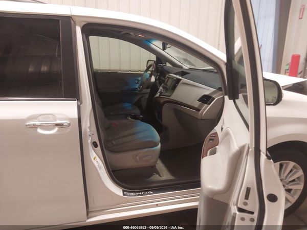 2014 TOYOTA SIENNA LTD — I5
