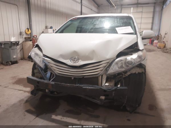 2014 TOYOTA SIENNA LTD — I6