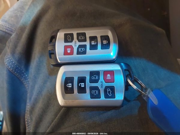 2014 TOYOTA SIENNA LTD — I11