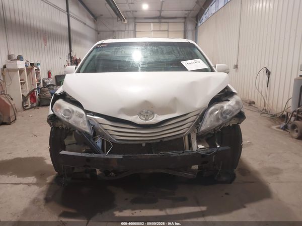 2014 TOYOTA SIENNA LTD — I115