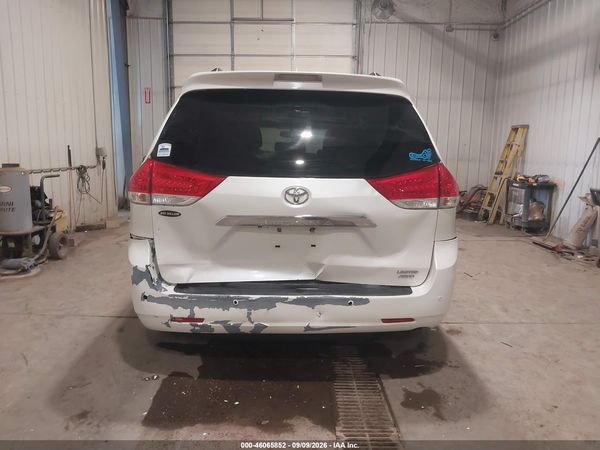 2014 TOYOTA SIENNA LTD — I119