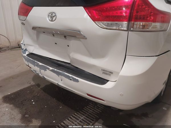2014 TOYOTA SIENNA LTD — I153